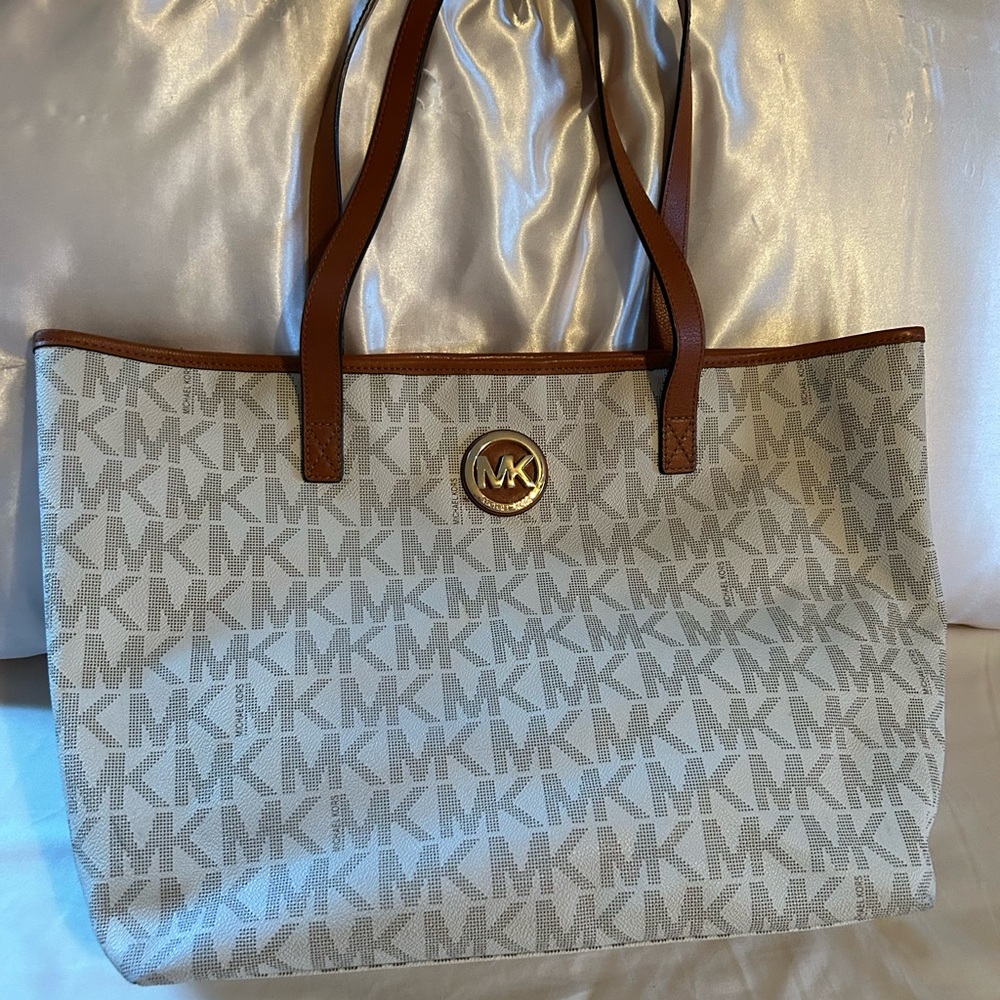 Michael Kors Jet Set Travel Tote